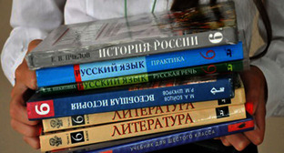 Юрист подтвердил право родителей из Дагестана требовать возврата денег за школьные учебники