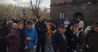 Возле избирательного участка в Ереване. Фото Армине Мартиросян для "Кавказского узла"