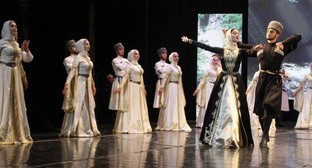 Чеченский танец. Фото: Грозный Информ https://www.grozny-inform.ru