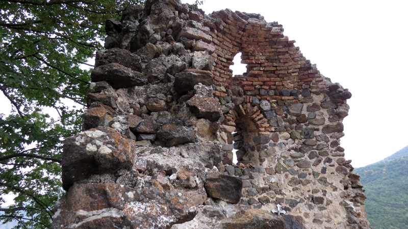 Фрагмент стены. Монастырь Кармир хач 11 век.