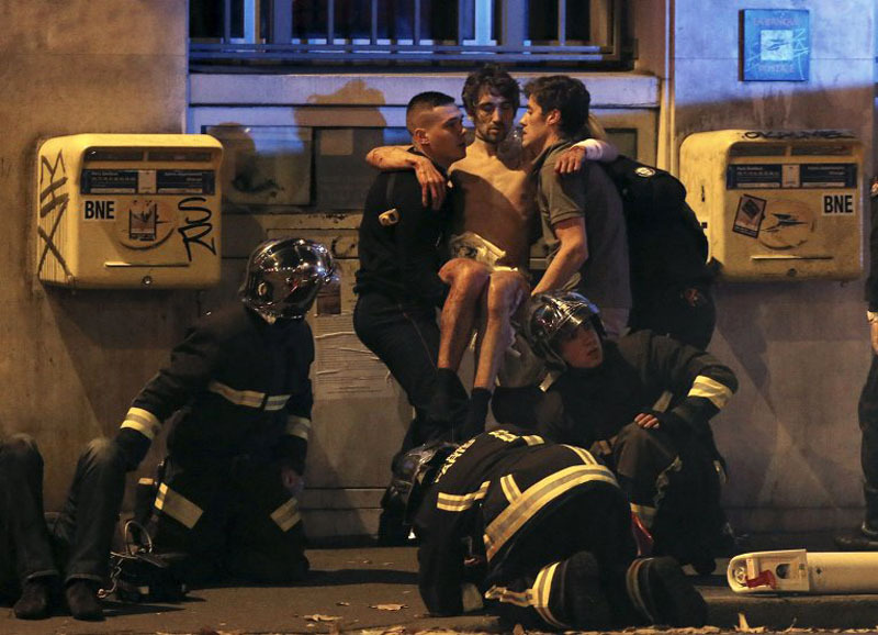 Теракты в Париже. Фото взято из интернета.