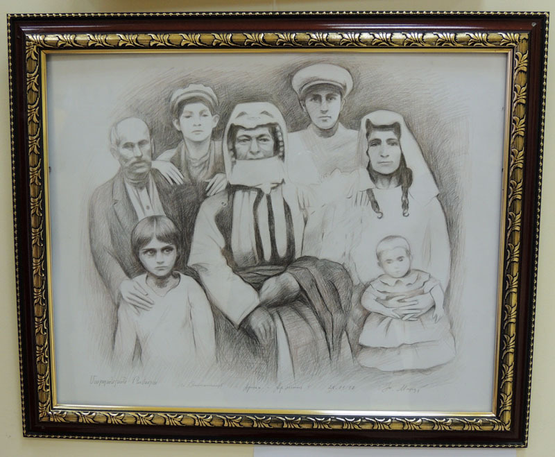 Семья Овсепа Марданяна (1876), дедушка и бабушка Тамары с семьёй.