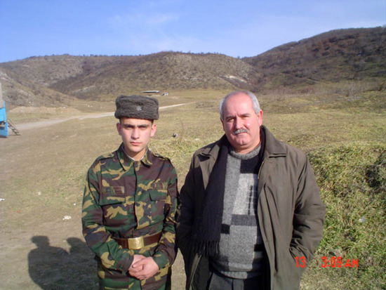Вместе с Гагиком Мирзояном во время его службы в Армии Обороны НКР. 2007г.