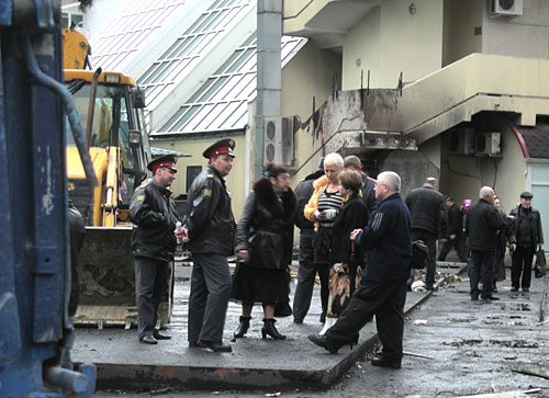 После пожара на территории Торговой галереи Сочи, 2 января 2010 года. Фото "Кавказского Узла"