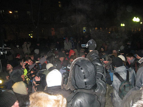 Петровский бульвар, первые стычки милиции с принимавшими участие в несанкционированном шествии (около 19:40), применен слезоточивый газ. Фото "Кавказского Узла"