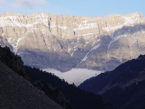 Северная Осетия, Зарамаг. Минеральные источники в горном ущелье. Фото