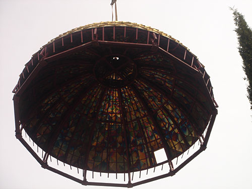 Новый купол для Сухумского Кафедрального собора Благовещения Пресвятой Богородицы, март 2010 года. Фото "Кавказского Узла"