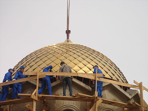 Новый купол Сухумского Кафедрального собора установлен, март 2010 года. Фото "Кавказского Узла"