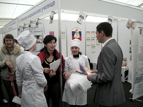 Стенд Сочинского медицинского училища, 9 апреля 2010 года. Фото "Кавказского Узла"