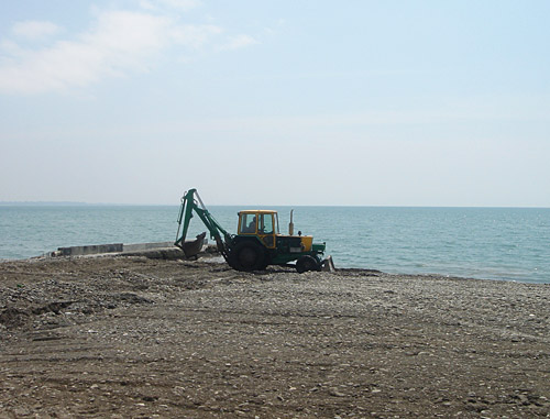 Работы по планировке прибрежной части Сухума, апрель 2010 года. Фото "Кавказского Узла"