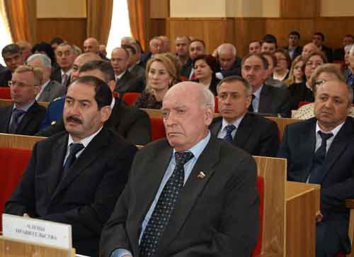 Участники заседания Парламента Северной Осетии, 29 апреля 2010 года. Владимир Мукагов для "Кавказского Узла"