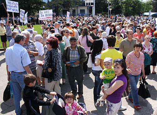 Городская площадь во время митинга против Туапсинского балкерного терминала, 15 мая 2010 года. Фото "Кавказского Узла"