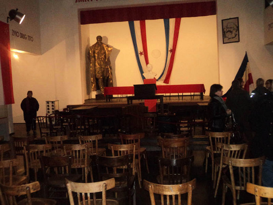 Зал, где в 1943 году Йосиф Броз Тито провозгласил Югославию единым государством.