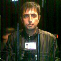 Представитель правозащитной организации IRFS (Институт свободы и безопасности репортеров) Низами Джафаров у здания суда. Фото: http://humanrightshouse.org