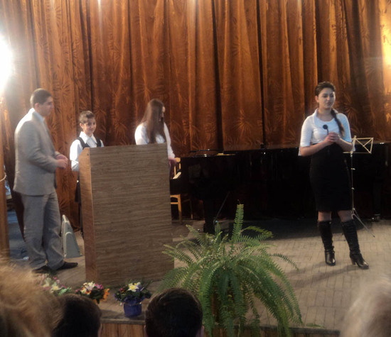 Участники конкурса - учащиеся средней школы №11 г.Степанакерта.