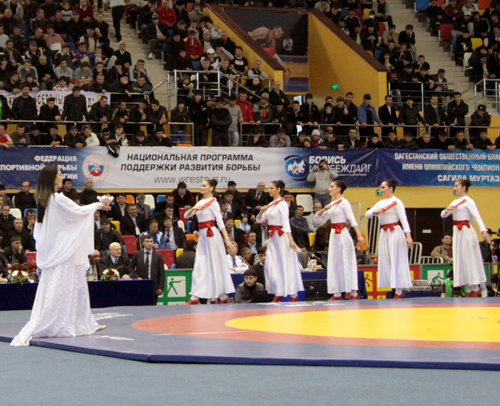 Шоу-балет на церемонии открытия соревнований за Кубок мира по вольной борьбе во Дворце спорта имени Али Алиева. Махачкала, Дагестан, 19 марта 2011 г. Фото "Кавказского узла" Шоу-балет на церемонии открытия соревнований за Кубок мира по вольной борьбе во Дворце спорта имени Али Алиева. Махачкала, Дагестан, 19 марта 2011 г. Фото "Кавказского узла"