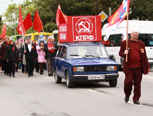  Первомайская демонстрация сочинского отделения КПРФ, 1 мая 2011 года. Фото "Кавказского узла"