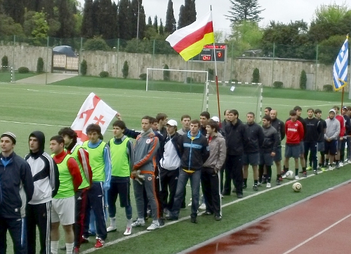 Парад участников футбольного турнира в Сочи. 8 мая 2011 г. Фото "Кавказского узла"