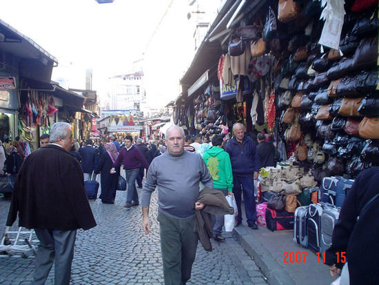 Быть в Стамбуле и не быть на базаре - грех!:)))