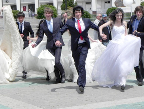 Участники шоу "Парад невест". Махачкала, 22 мая 2011 г. Фото Расула Кадиева для "Кавказского узла"