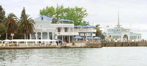 Ресторан "Санапиро" у Морского вокзала. Батуми, май 2011 г. Фото "Кавказского узла"