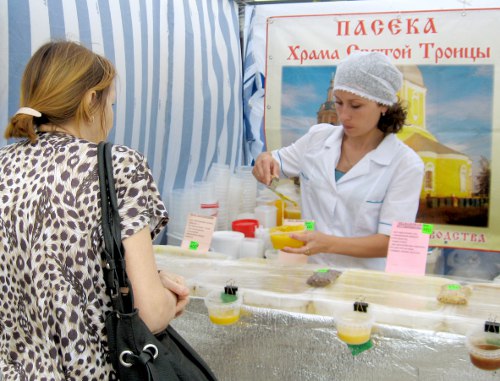 Монастырский мед. Астрахань, 23 июня 2011 г. Фото "Кавказского узла"