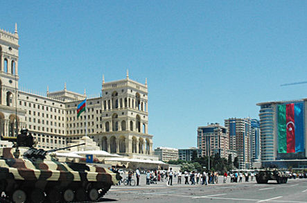 Бронетехника на военном параде в Баку. 26 июня 2011 г. Фото "Кавказского узла"