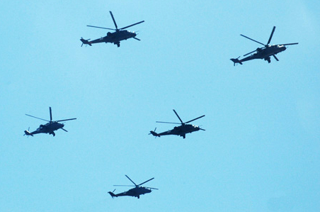 Вертолеты на военном параде в Баку, 26 июня 2011 г. Фото "Кавказского узла"