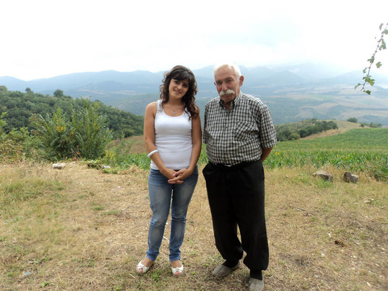 А нашей Машке этот день напомнил Арменя Джигарханяна и она упросила его сфотографироваться с ней.:))