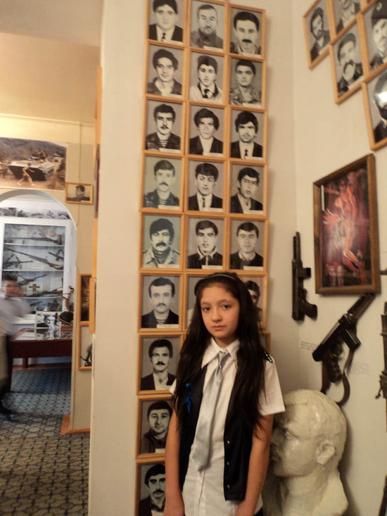 Аракелян Наталья нашла на стенде фотографию своего родного дядю - Аракеляна Гагика (третий ряд, сверху второе фото).