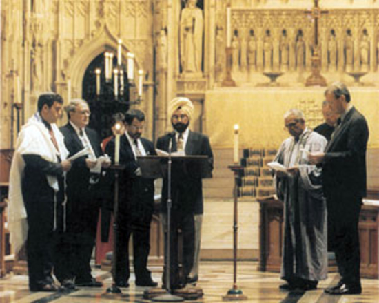Совместная молитва христиан и мусульман в хрисламской церкви.