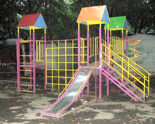 КЧР, г. Черкесск. Новая детская площадка во дворе дома по адресу Одесский переулок, 3. Фото "Кавказского узла"