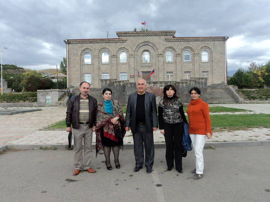 Карабахцы с мэром Акоджаняном.
