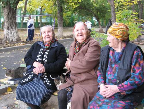 Местные жители довольны акцией "Новые дворы "Единой России". Астрахань, Ленинский район, 13 октября 2011 г. Фото Вячеслава Ященко для "Кавказского узла"