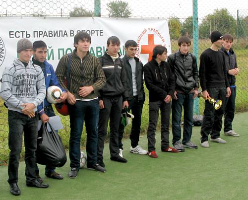 Болельщики чемпионата "Игай по правилам!" на стадионе "Динамо" в Назрани. 15 октября 2011 г. Фото Малики Бацаевой для "Кавказского узла"