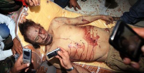 Убитый Каддафи...