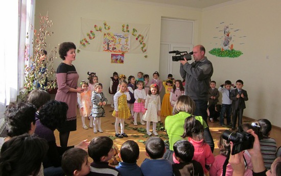 Ирина, воспитательница детского садика  благодарит всех участников, родителей...