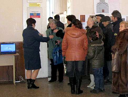 Абхазия, выборы в Госдуму РФ. Очередь на избирательном участке в Сухуме. 4 декабря 2011 г. Фото Анжелы Кучуберия для "Кавказского узла" Абхазия, выборы в Госдуму РФ. Очередь на избирательном участке в Сухуме. 4 декабря 2011 г. Фото Анжелы Кучуберия для "Кавказского узла"