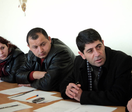 2.	Глава администрации района - Каджик Хачатрян (крайний справа).
