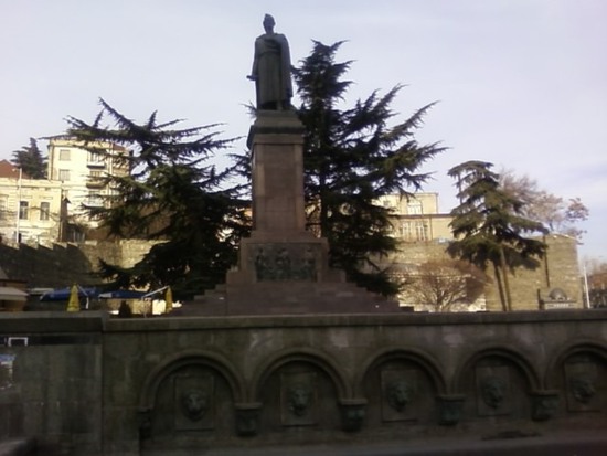 Памятник Шоте Руставели. Тбилиси.