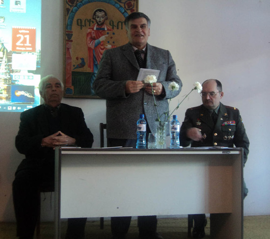 Мероприятие открывает и ведёт ректор частного университета "Григор Нарекаци" профессор Вардан Акопян.