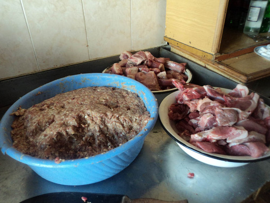 Готовый фарш для люле-кебаб и мясо для шашлыка.