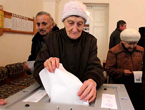  На одном из избирательных участков. Сухум, Абхазия. 4 марта 2012 г. Фото Анжелы Кучуберия для "Кавказского узла"