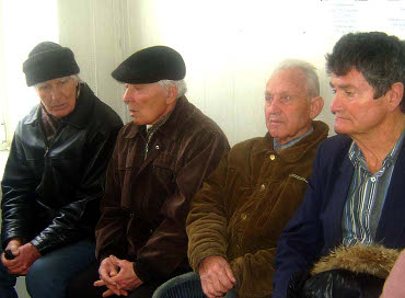 Жители Лермнотова в городском суде. 2 марта 2012 г. Фото Лейлы Гочияевой для "Кавказского узла"