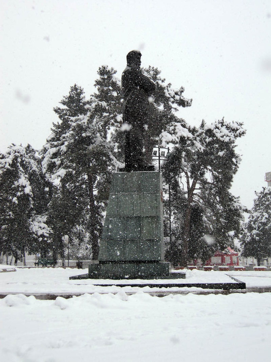 Памятник Степану Шаумяну, именм которого назван город...
