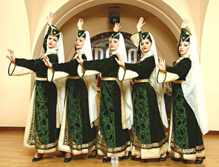 Армянские танцы. Фотографии предоставлены компанией ''Фолк-Данс''