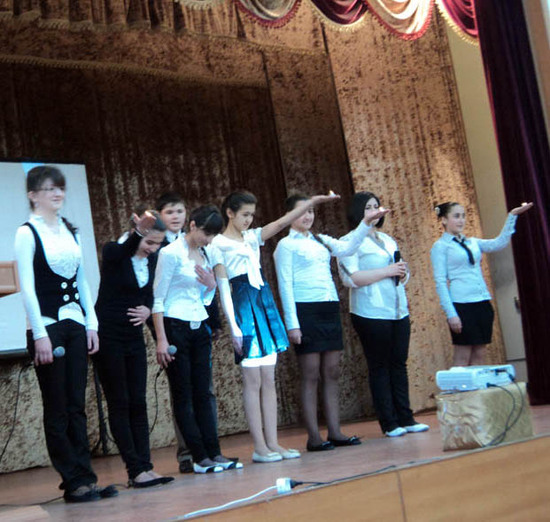 Ученики школы 33 г.Степанакерта, которые прекрасно пели, читали стихи...