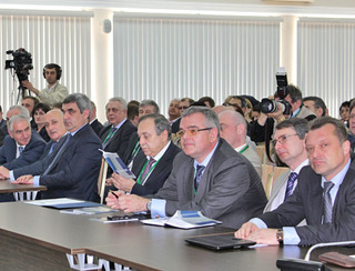 Участники гуманитарного форума. Абхазия, Сухум, 27 апреля 2012 г. Фото Анжелы Кучуберия для "Кавказского узла"