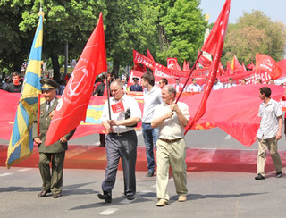 Первомайская демонстрация КПРФ. Краснодар, 1 мая 2012 г. Фото предоставлено пресс-службой краснодарского отделения КПРФ