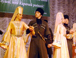 Выступление хореографического коллектива во время торжественного собрания по случаю Дня возрождения карачаевского народа. КЧР, г. Черкесск, 3 мая 2012 г. Фото Лейлы Гочияевой для "Кавказского узла" 